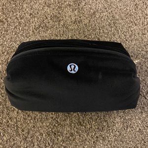 Lululemon pouch in new condition!!